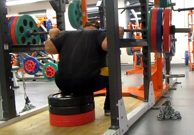 squats-200-kg-chains1-okt-2023.jpg