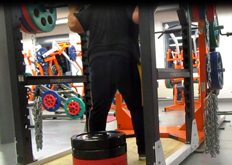 squats-200-kg-chains2-okt-2023.jpg